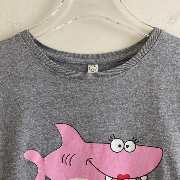 Live and Tell Ladies’ Custom ‘Mommy Shark’ Short Sleeve Tee - Picture 3 of 11